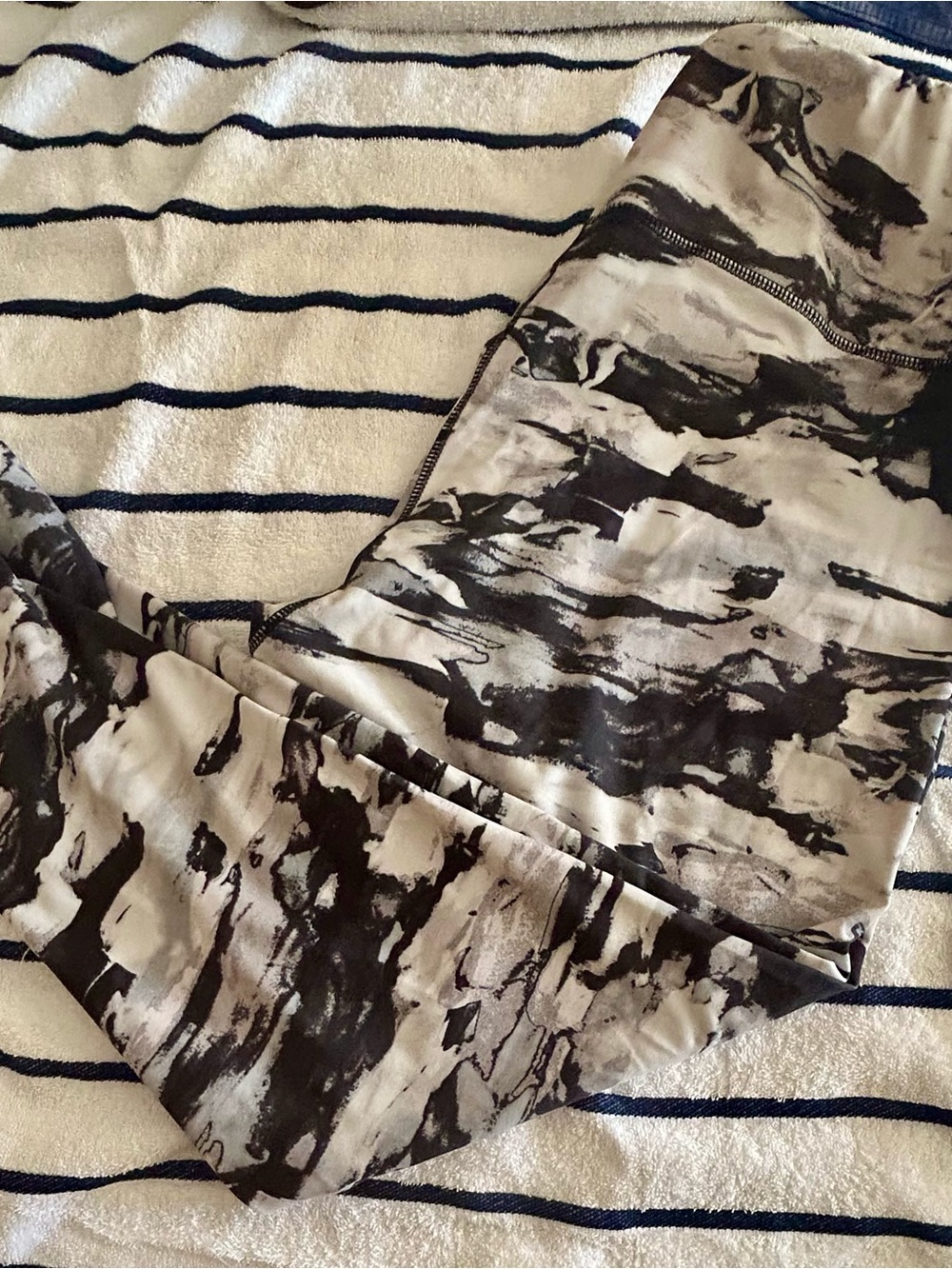 Abstract Print Black and White legging